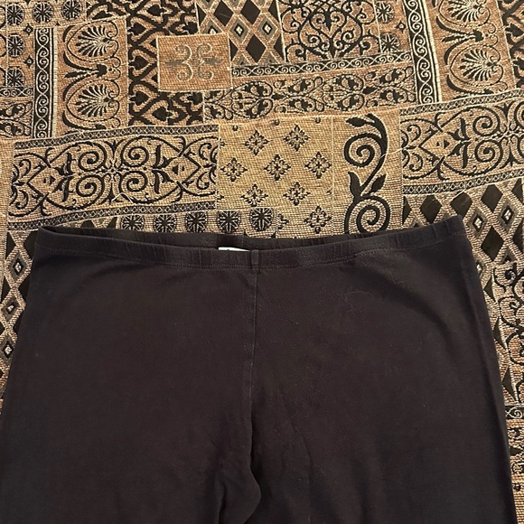 ✨ Splendid Black Leggings – Soft, Flattering & Everyday Essential - Picture 3 of 10